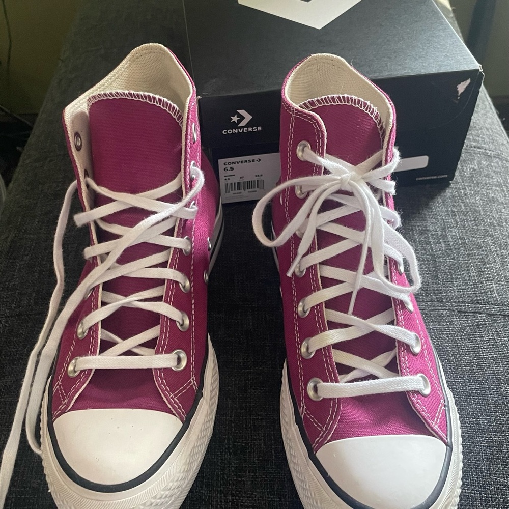 Raspberry high top converse